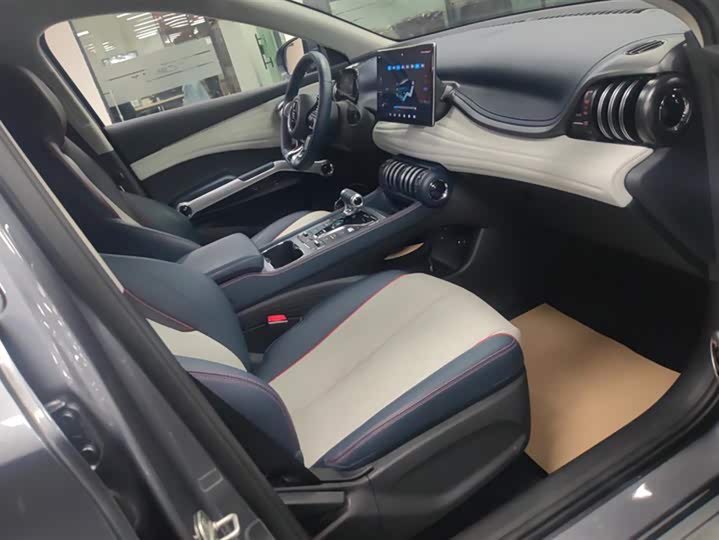 Фото 8 - BYD Yuan Plus