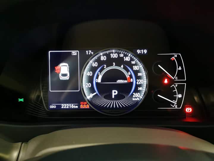 Фото 9 - Lexus UX