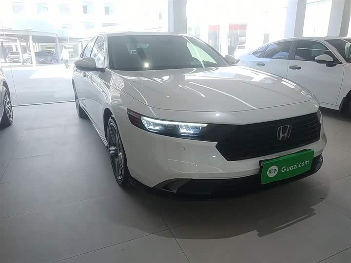 Фото 4 - Honda Accord