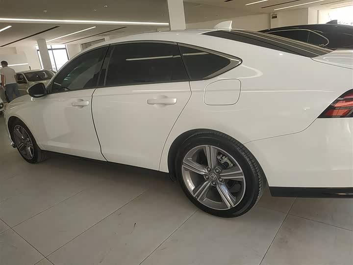 Фото 5 - Honda Accord