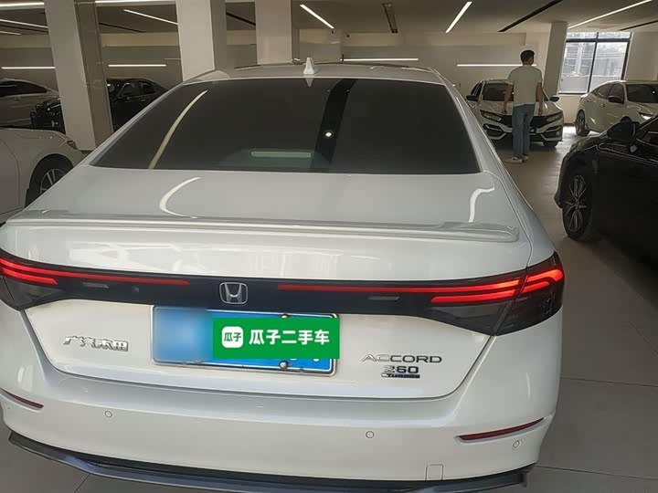 Фото 6 - Honda Accord