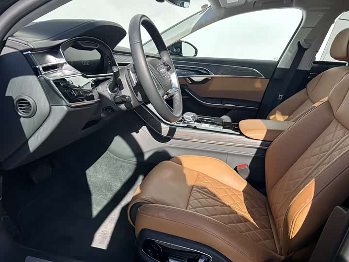 Фото 5 - Audi A8