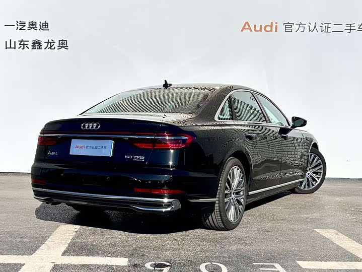 Фото 9 - Audi A8