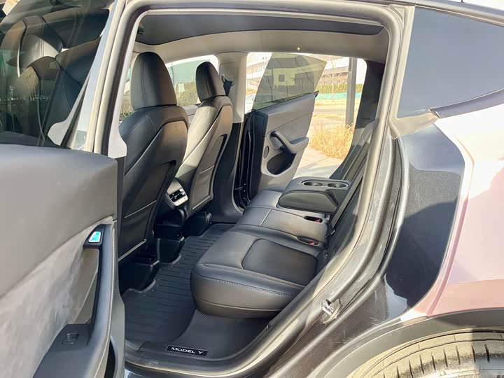 Фото 6 - Tesla Model Y