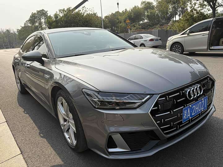 Фото 2 - Audi A7L
