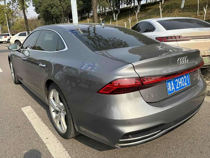 Фото 4 - Audi A7L