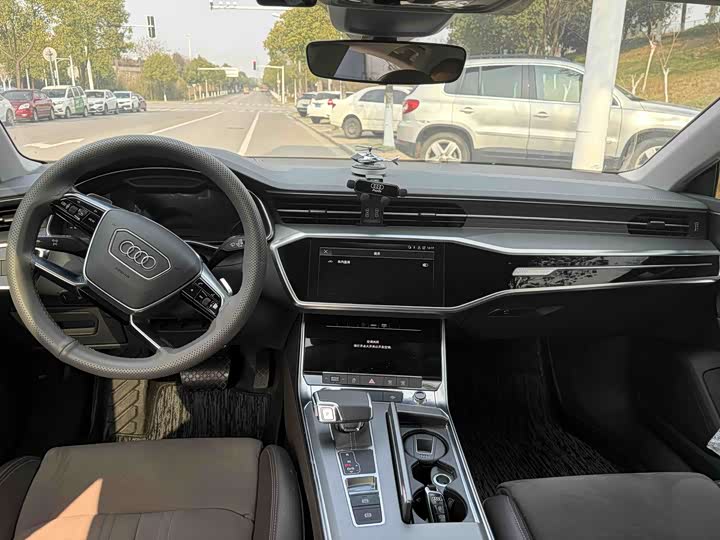 Фото 7 - Audi A7L