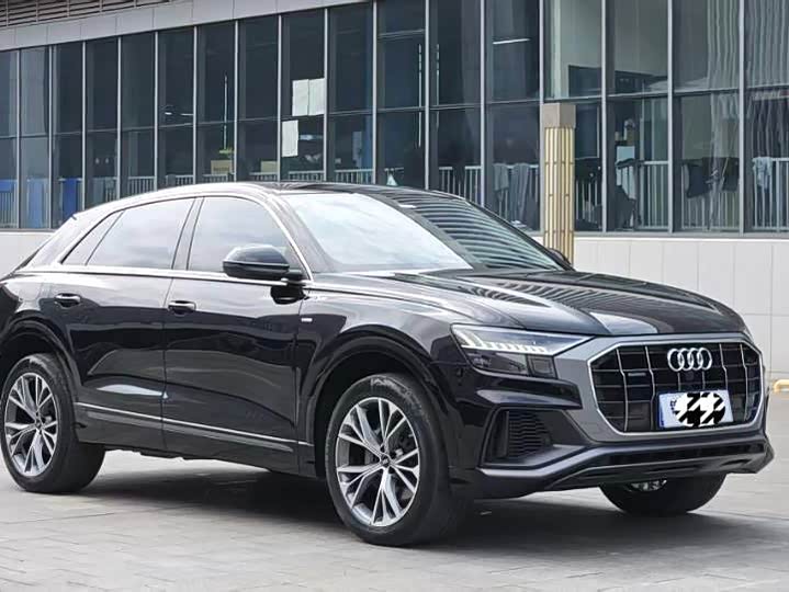 Фото 3 - Audi Q8