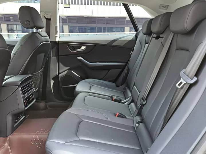 Фото 6 - Audi Q8