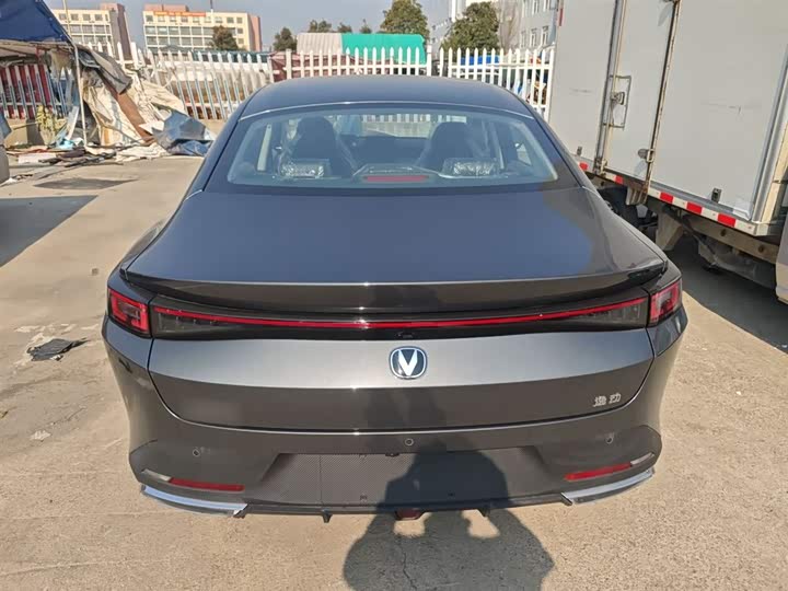 Фото 6 - Changan Eado EV