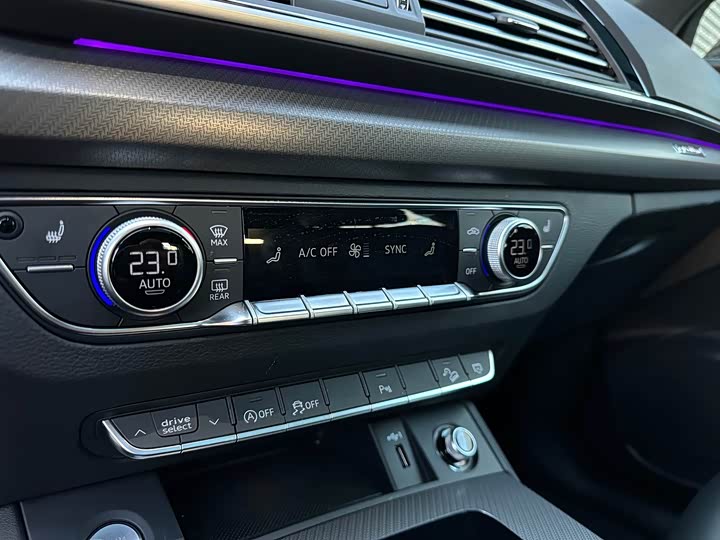 Фото 9 - Audi Q5L