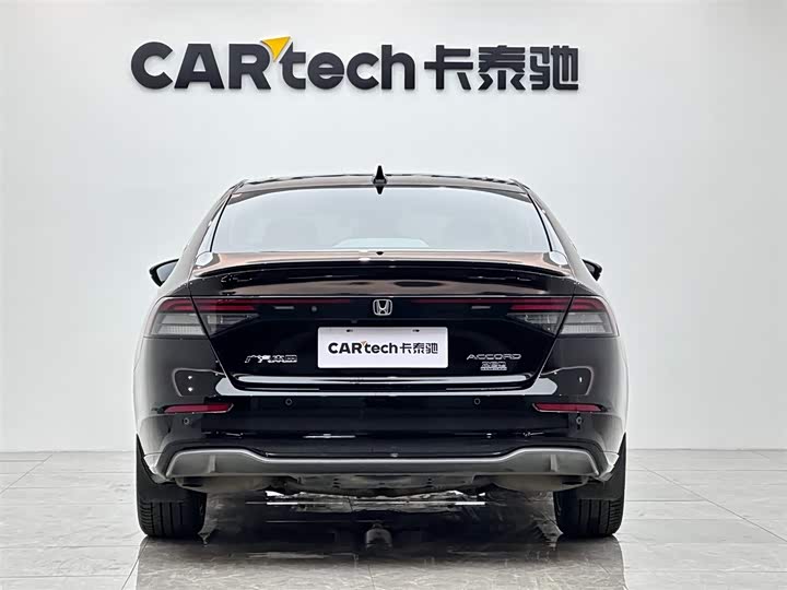 Фото 4 - Honda Accord