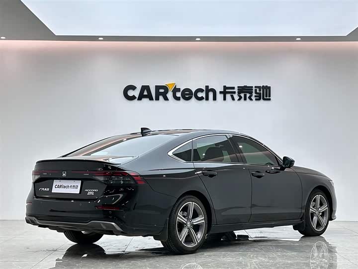 Фото 5 - Honda Accord