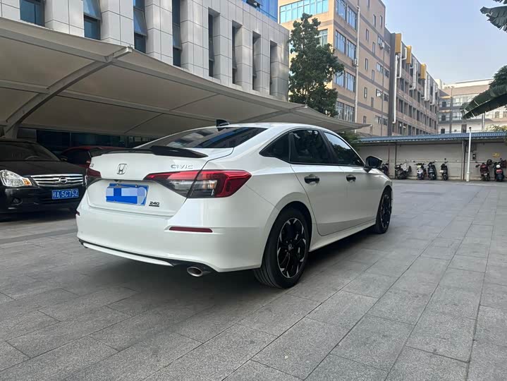 Фото 9 - Honda Civic