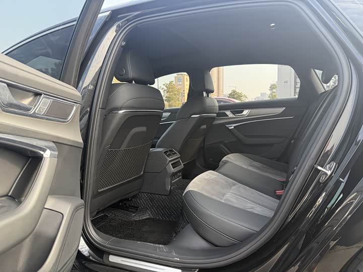 Фото 8 - Audi A6L