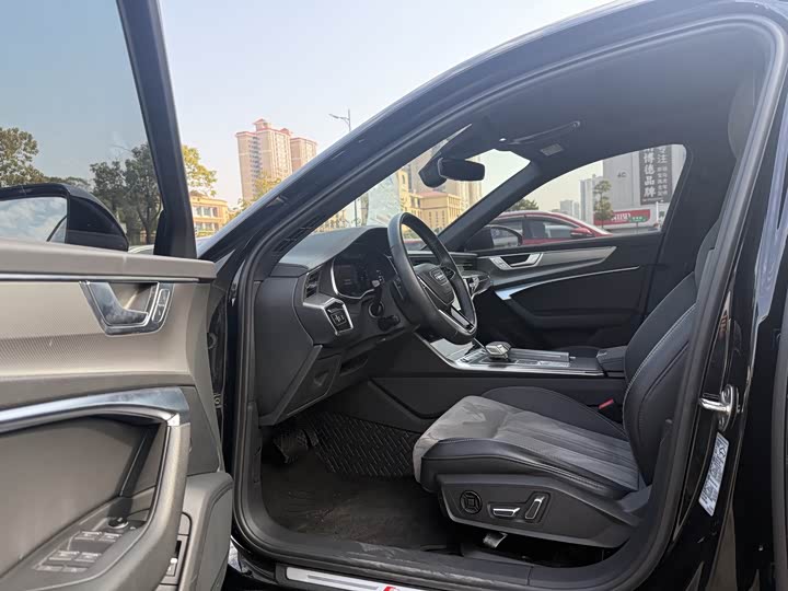 Фото 9 - Audi A6L