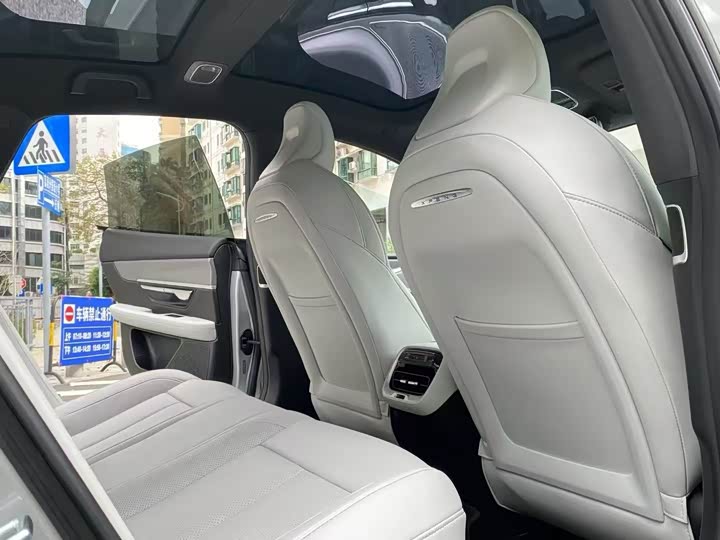 Фото 6 - XPeng P7