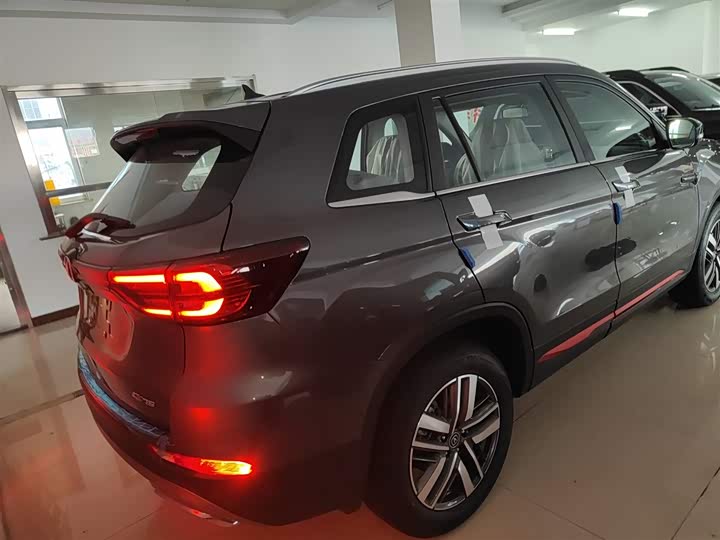 Фото 7 - Changan CS75