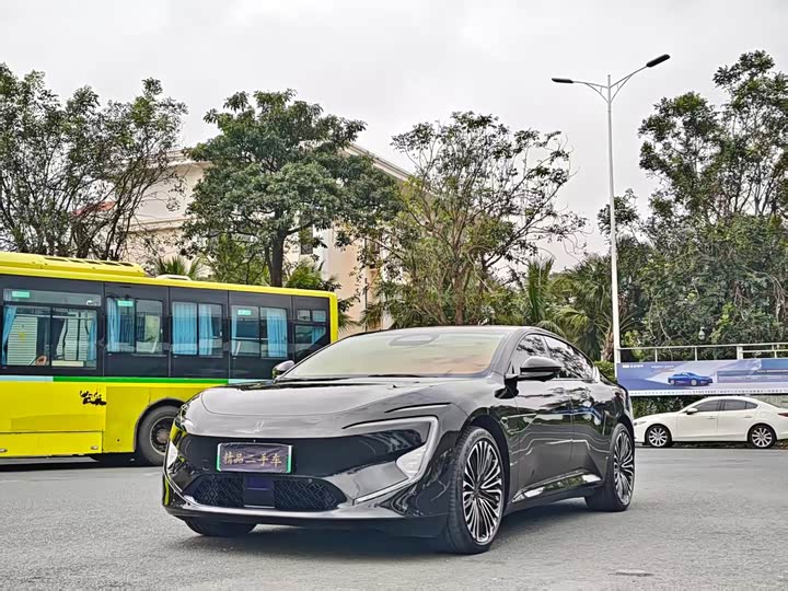 Фото 1 - Avatr 12