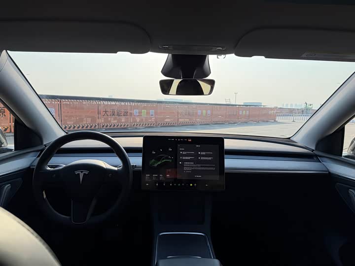 Фото 6 - Tesla Model Y