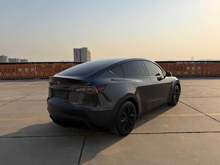 Фото 9 - Tesla Model Y