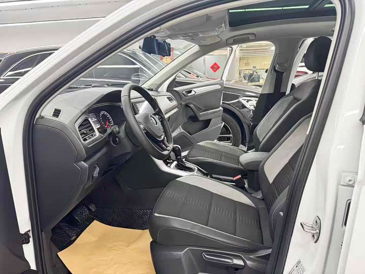 Фото 7 - Volkswagen T-Roc