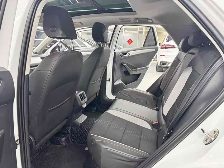 Фото 8 - Volkswagen T-Roc