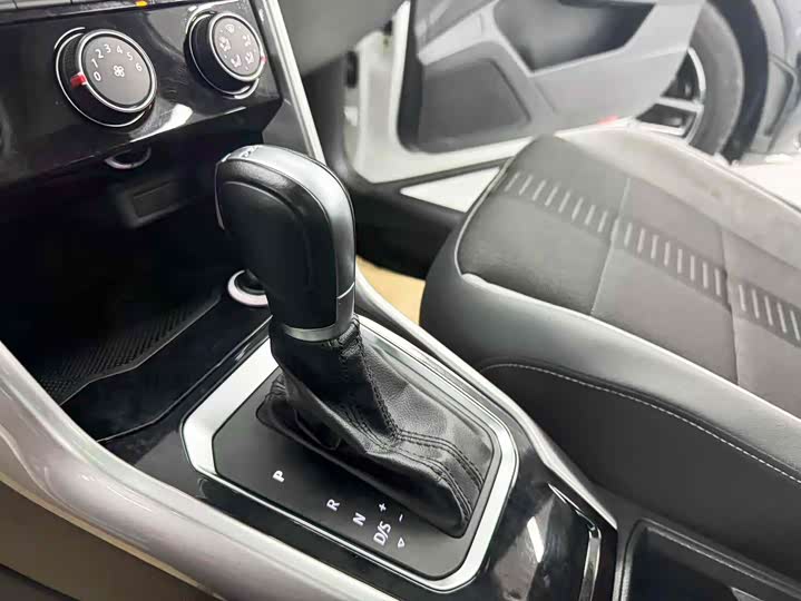 Фото 9 - Volkswagen T-Roc