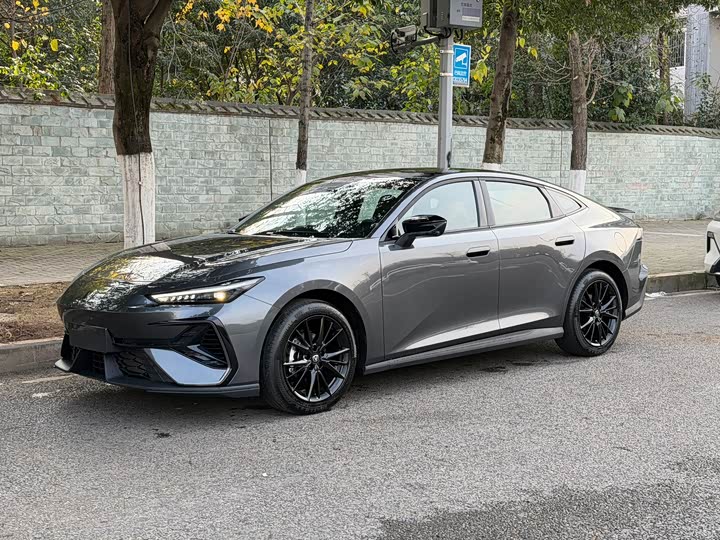 Фото 1 - Changan UNI-V