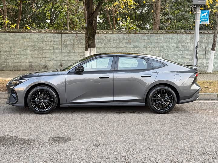 Фото 2 - Changan UNI-V