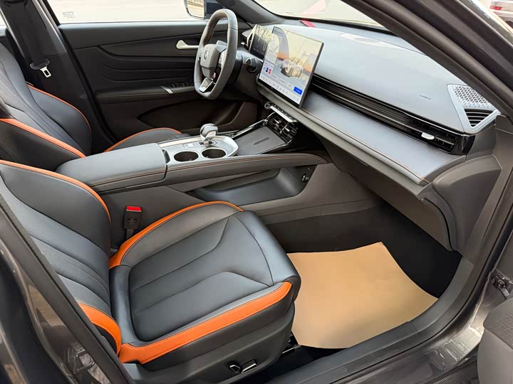 Фото 6 - Changan UNI-V