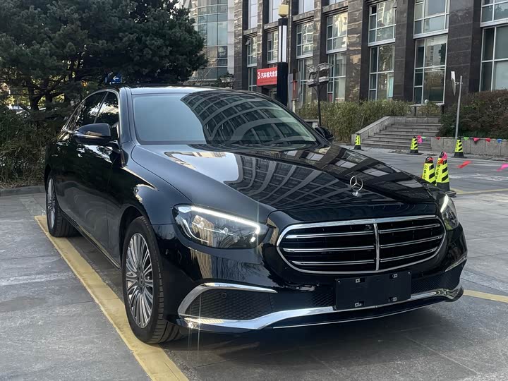 Фото 3 - Mercedes-Benz E-Class