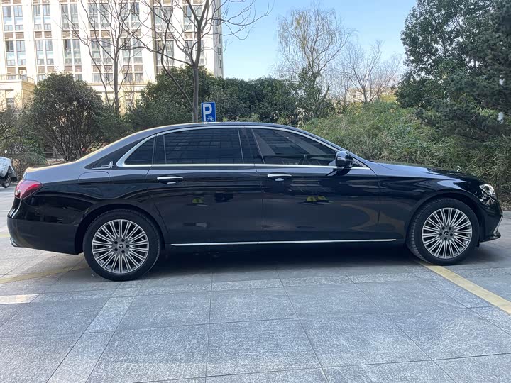 Фото 4 - Mercedes-Benz E-Class