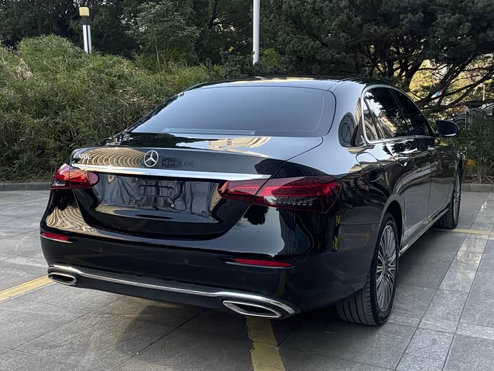 Фото 5 - Mercedes-Benz E-Class