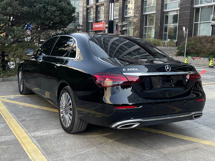 Фото 7 - Mercedes-Benz E-Class