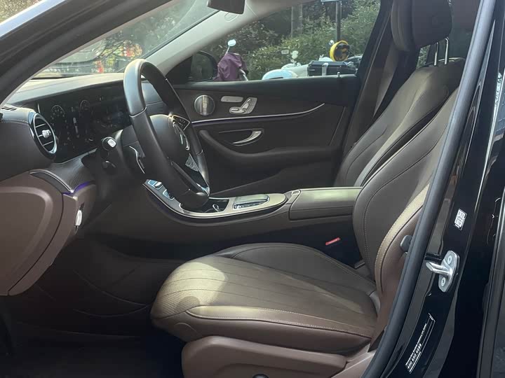 Фото 8 - Mercedes-Benz E-Class