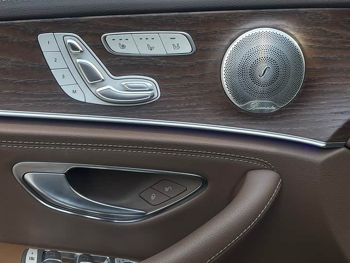 Фото 9 - Mercedes-Benz E-Class