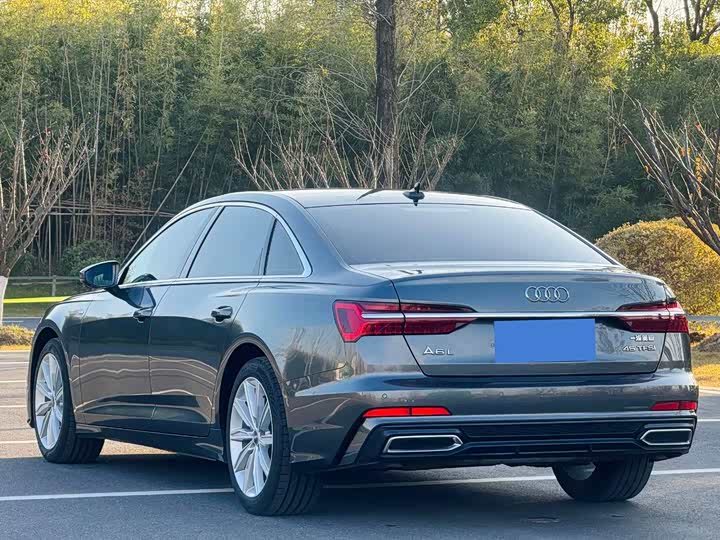 Фото 6 - Audi A6L