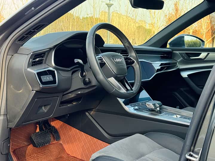 Фото 9 - Audi A6L