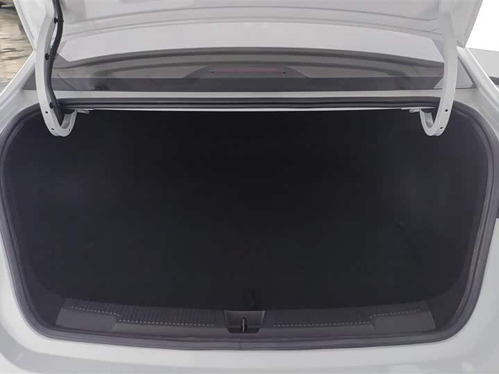 Фото 4 - Roewe i5