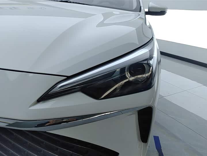 Фото 5 - Roewe i5