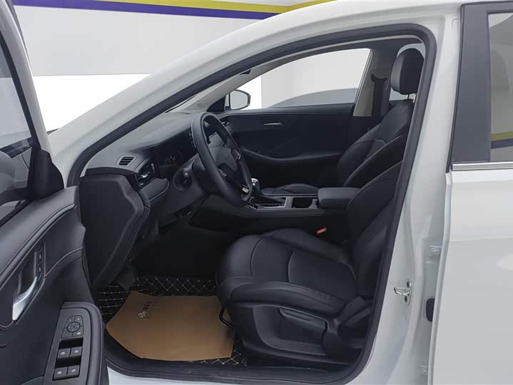 Фото 9 - Roewe i5