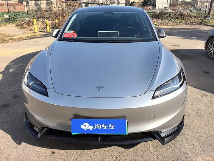 Фото 2 - Tesla Model 3