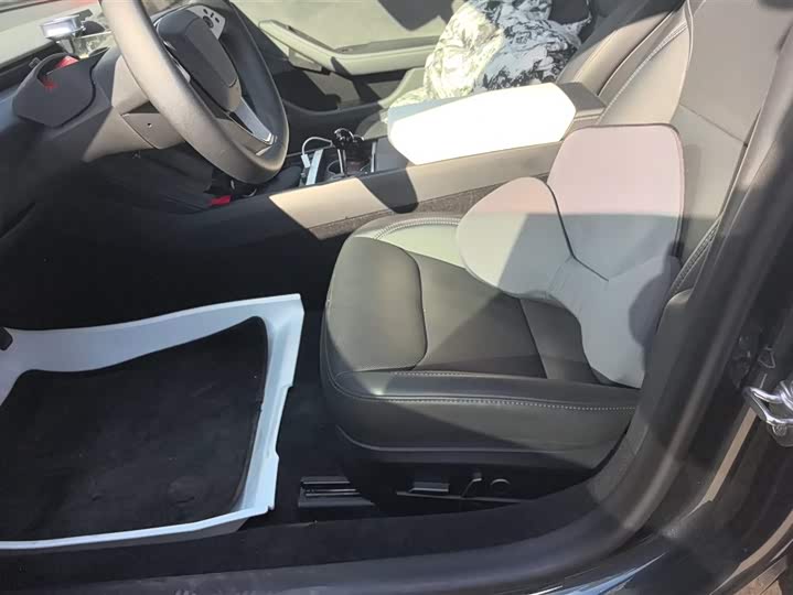 Фото 9 - Tesla Model 3