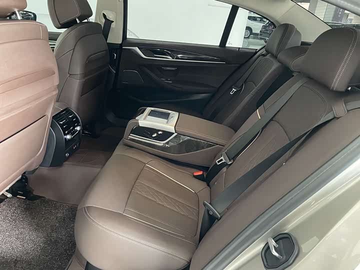 Фото 8 - BMW 5 Series