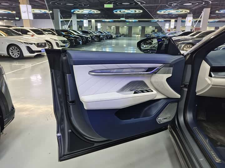 Фото 4 - Zeekr 001