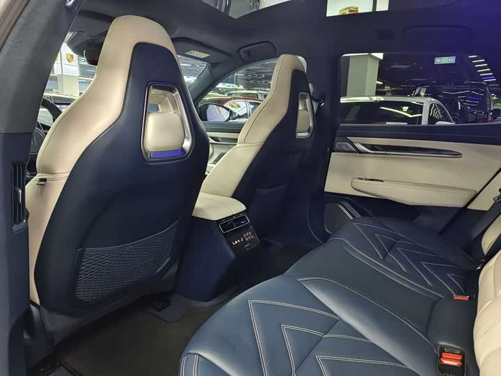 Фото 6 - Zeekr 001