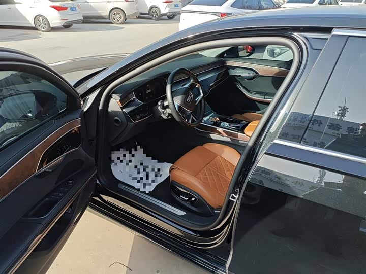 Фото 2 - Audi A8