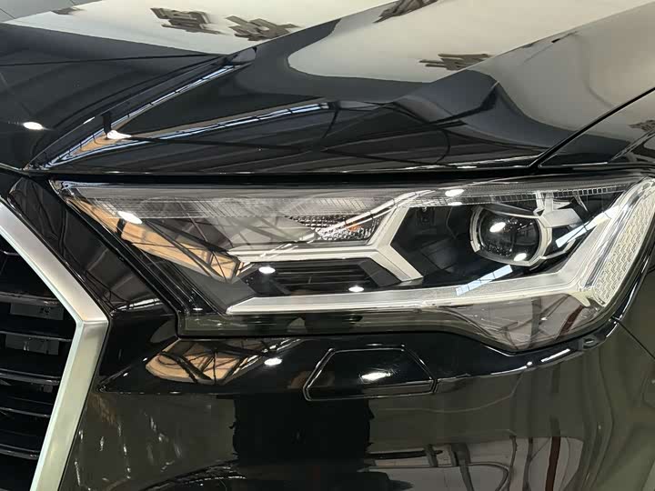 Фото 8 - Audi Q7