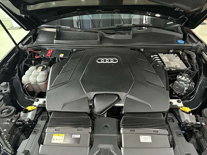Фото 9 - Audi Q7